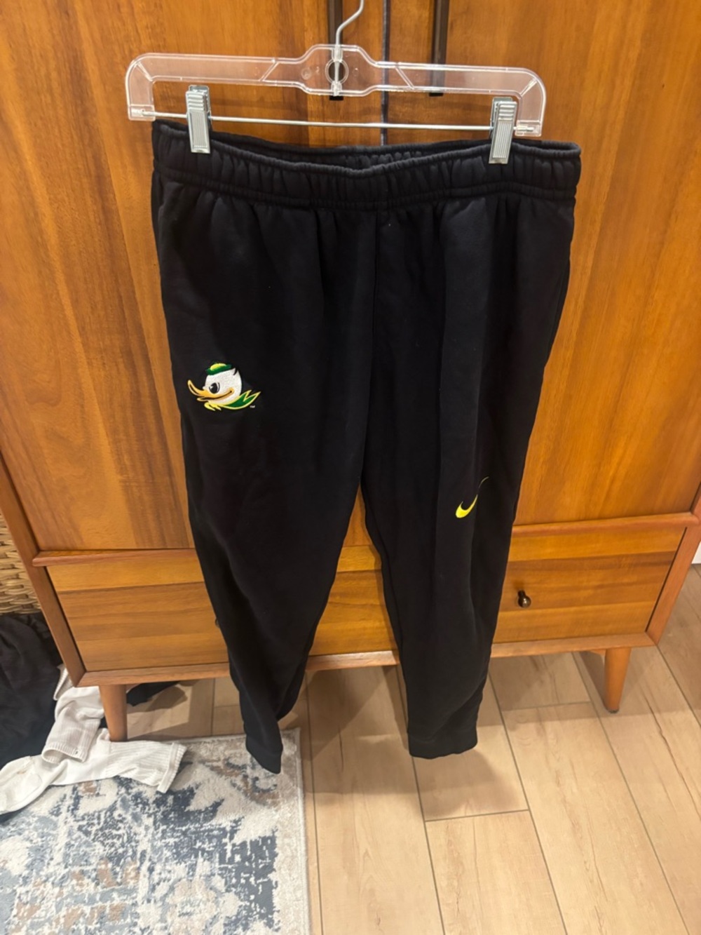 University of Oregon Nike Black Jogger Sweatpants with Yellow Logo Accents